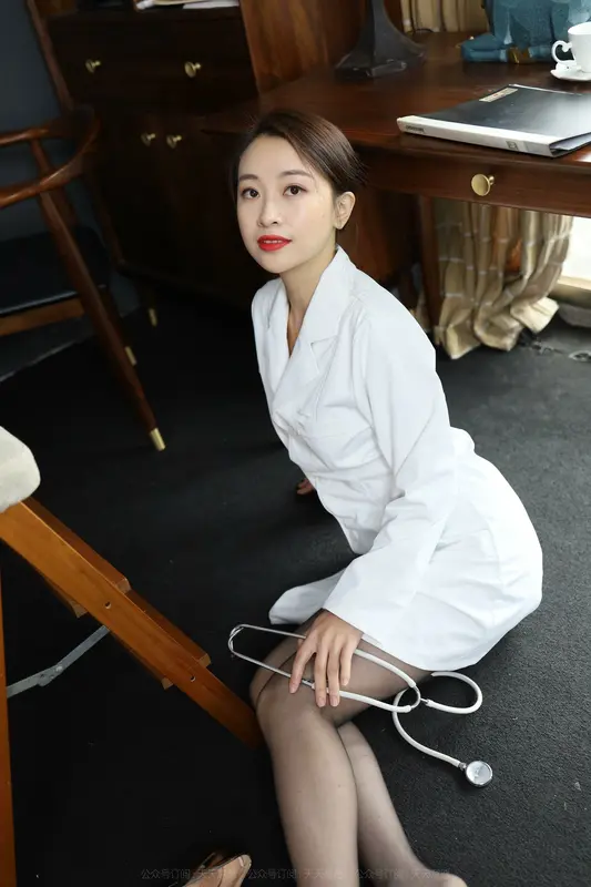 [IESS异思趣向] 2022.01.05 丝享家982:小婕《美女医生》 - IESS